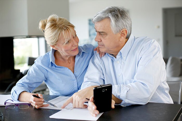 Welche Krankenversicherungsmöglichkeiten gibt es für Rentner und Pensionäre?