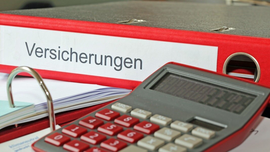 Welche Versicherung ist besser geeignet, wenn ich nur ein Kurzzeitstudium in Deutschland absolviere?