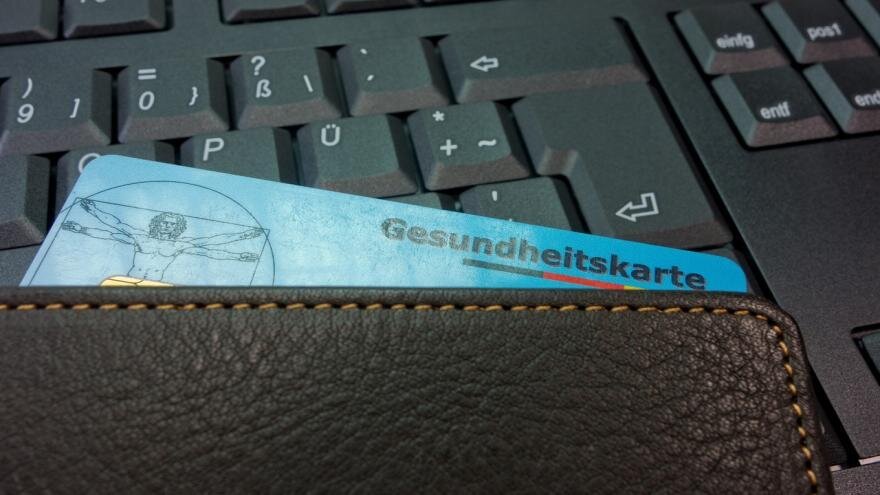 Wie kann ich die Ablehnung meiner Krankenkasse anfechten?